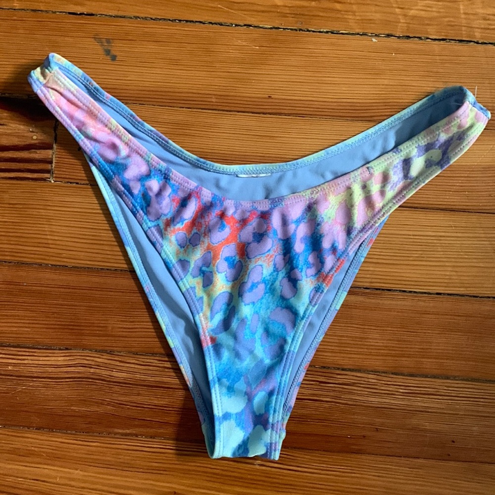 High leg bikini bottoms